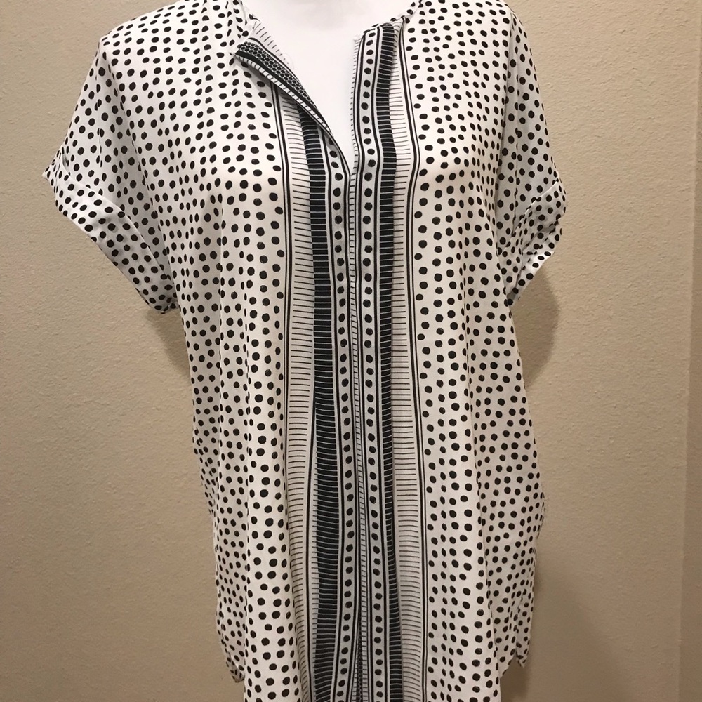 Max Studio V-neck printed top